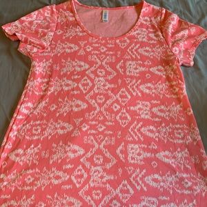 Lularoe Christy T, size medium pink/white